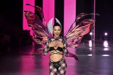 fotos:-brasileiras-brilham-na-retomada-do-victoria’s-secret-fashion-show-apos-seis-anos