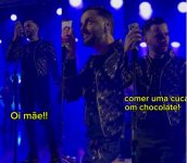 musico-para-show-para-atender-ligacao-da-mae-em-sc,-e-video-viraliza:-‘queria-que-voces-viessem-comer-uma-cuca’