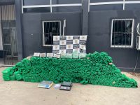 policia-apreende-uma-tonelada-de-tres-tipos-de-drogas-na-bahia;-material-estava-enterrado-em-toneis