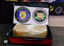 mulher-e-presa-pela-policia-federal-com-15-kg-de-drogas-no-aeroporto-de-manaus