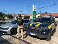 homem-com-diversas-passagens-pela-policia-e-preso-com-carro-furtado,-cnh-falsa-e-r$-14-mil-em-parnaiba