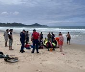 pai-e-filho-de-10-anos-se-afogam-em-praia-de-sc;-crianca-esta-desaparecida