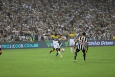 criciuma-marca-aos-48′-do-2o-tempo,-busca-empate-contra-o-botafogo-e-cala-o-maracana-lotado