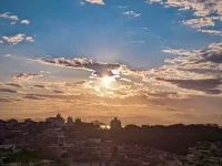 apos-chuvas-isoladas,-tempo-volta-a-estabilizar-e-fim-de-semana-pode-ter-praia-em-sc