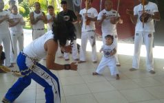 aberta-a-comunidade,-oficina-aborda-historia-e-movimentacoes-da-capoeira-contemporanea