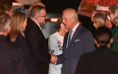 charles-iii-recebe-honras-militares-no-primeiro-dia-de-sua-viagem-a-australia