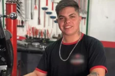 motociclista-de-23-anos-morre-apos-grave-acidente-em-chapeco;-‘menino-de-ouro’,-diz-tia