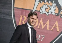 campeao-mundial-pela-italia,-totti-recebe-convite-para-voltar-a-jogar-aos-48-anos