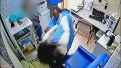 funcionaria-do-hospital-moacyr-do-carmo-e-agredida-por-colega-durante-expediente;-video