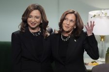 kamala-harris-faz-aparicao-surpresa-em-popular-programa-de-televisao-e-se-encontra-com-‘sosia’