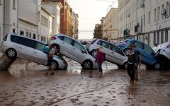 inundacoes-na-espanha:-mulher-sobrevive-tres-dias-em-carro-com-corpo-da-cunhada