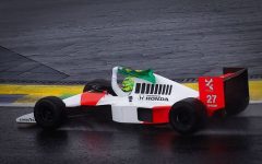 hamilton-pilota-mclaren-de-senna-em-homenagem-em-interlagos-antes-do-gp-de-sao-paulo