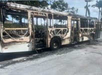 video:-onibus-do-transcol-sao-incendiados-e-apedrejados-na-grande-vitoria;-linhas-sao-suspensas