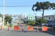 obras-de-alagamento-fecham-rua-em-chapeco;-saiba-onde