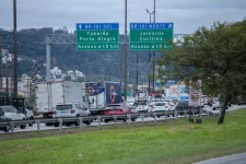 transito-na-via-expressa-tem-fila-de-6km;-acidente-em-sao-jose-piora-situacao