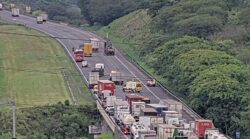 servicos-emergenciais-interditam-pista-e-acostamento-da-rodovia-dos-bandeirantes-em-jundiai