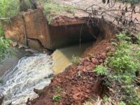 fortes-chuvas-danificam-estrutura-de-ponte-em-boituva