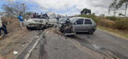 batida-entre-dois-carros-deixa-um-morto-e-cinco-feridos-na-bahia;-bebe-de-3-meses-e-crianca-de-7-anos-estao-entre-as-vitimas