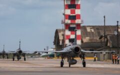 brasil-anuncia-a-compra-de-mais-cacas-suecos-da-gripen