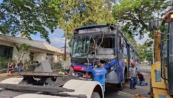 onibus-metropolitano-perde-freio-e-bate-em-arvore-em-avenida-de-valinhos