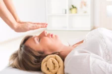 leitura-de-oraculos,-vivencias-de-reiki-e-benzimento:-feira-holistica-acontece-em-blumenau