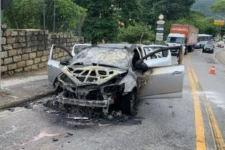 carro-incendiado-causa-congestionamento-em-bairro-de-florianopolis