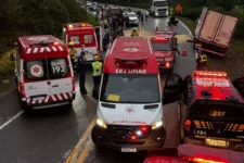 motorista-morre-presa-as-ferragens-em-grave-acidente-na-br-282, na-grande-florianopolis